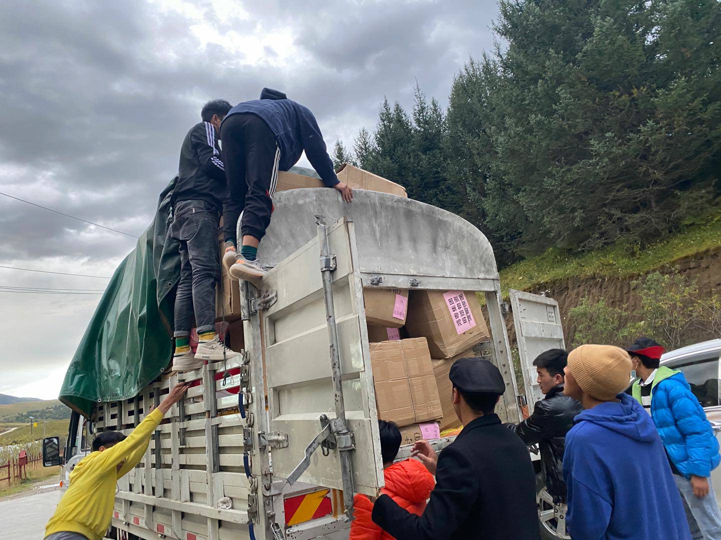 上海圣安无人机监控技术有限公司公益回顾丨家国同欢月同圆 温暖满载甘孜州(图5)