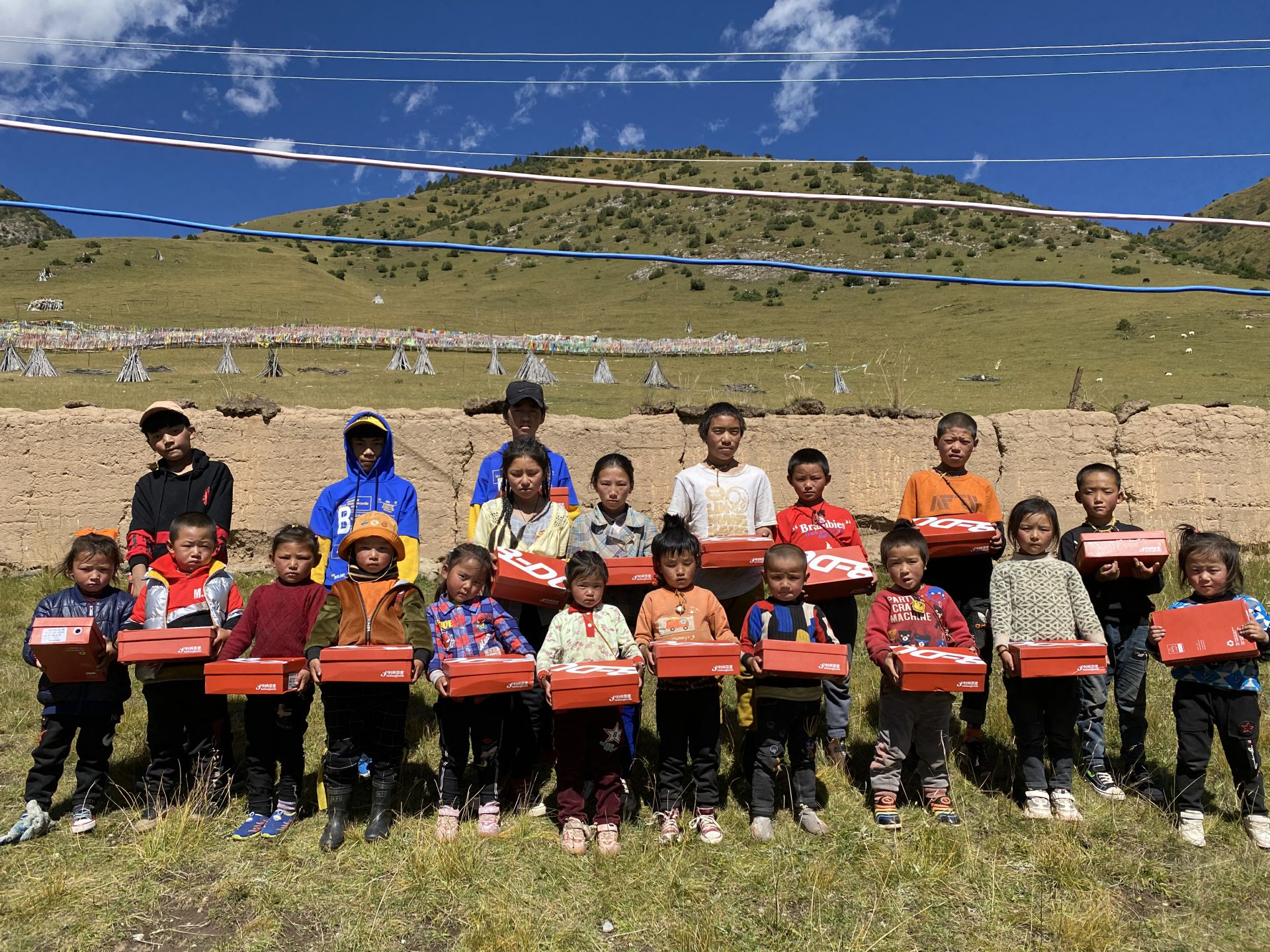 上海圣安无人机监控技术有限公司公益回顾丨家国同欢月同圆 温暖满载甘孜州(图13)